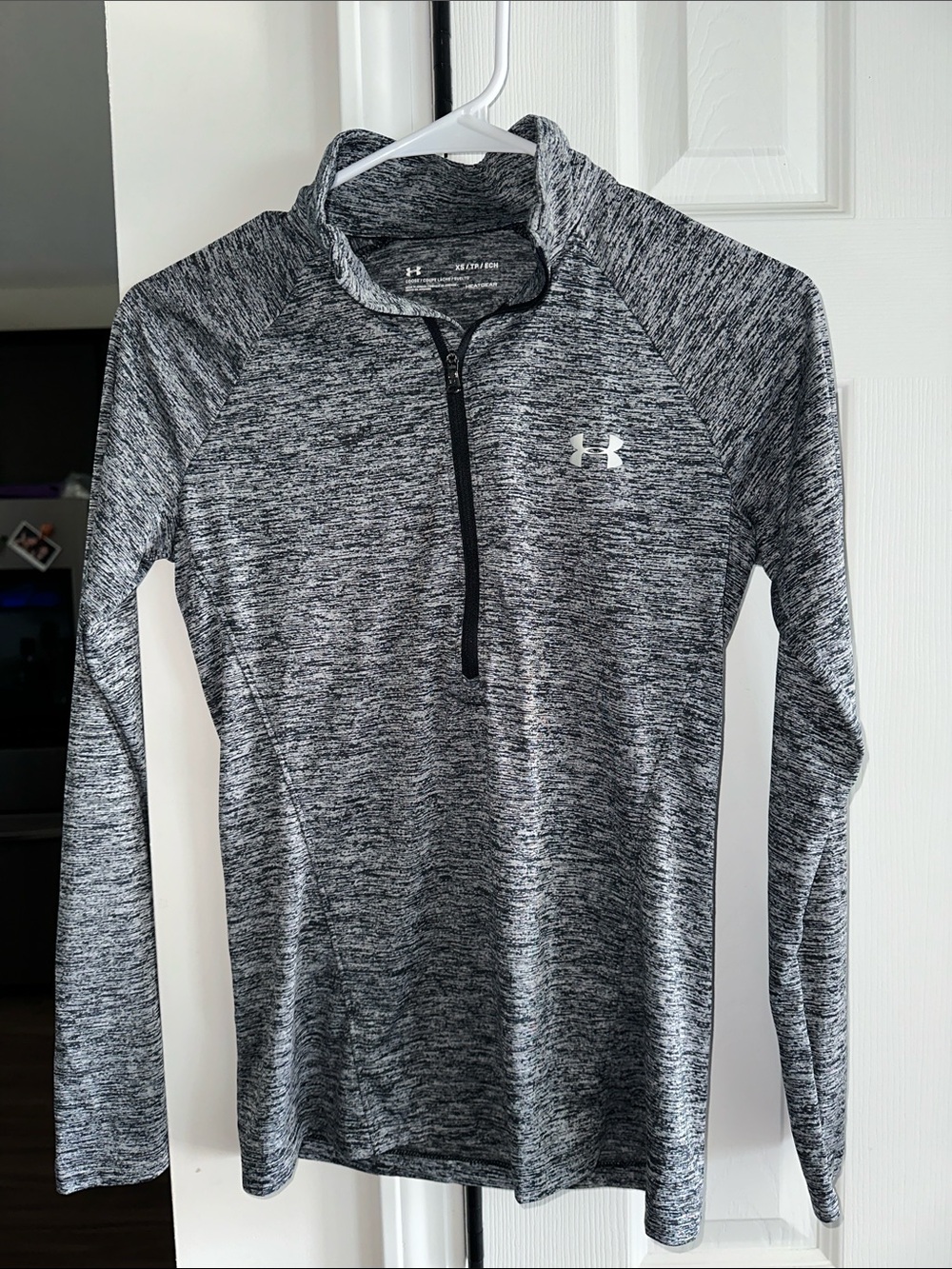 Under Armour Women’s Gray Heather 1/4 Zip Performance Top
